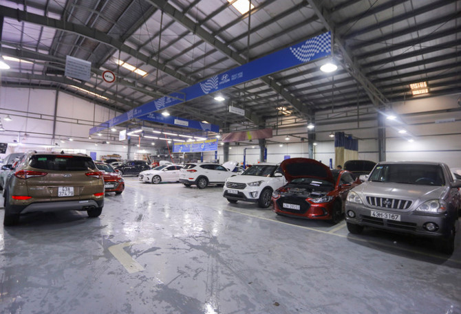 Garage ôtô ở Đà Nẵng quá tải sau mưa kỷ lục
