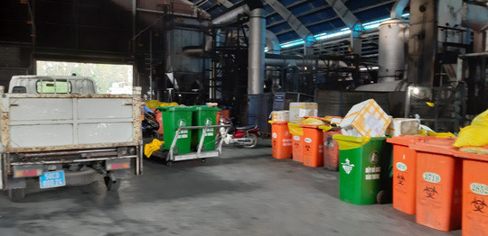 Gần 800 kg nem, chả heo kh&ocirc;ng kiểm dịch từ H&agrave; Nội theo xe kh&aacute;ch v&agrave;o đến tận TP HCM - Ảnh 3.