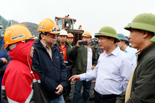 Hà ng trăm công nhân 2 công ty xảy ra xô xát tại khai trưá»ng than - Ảnh 1.