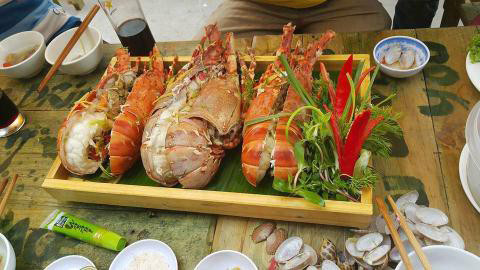 Tôm hùm Mỹ bay ná»a vòng trái đất vá» Việt Nam được bán rẻ như gà , vịt
