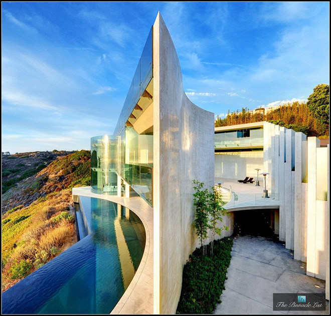 Kiet tac kien truc o La Jolla, ngoi nha doi thuc cua Iron Man hinh anh 2
