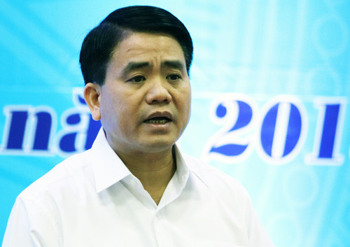 Ch&aacute;&raquo;&sect; t&aacute;&raquo;‹ch UBND TP H&Atilde;&nbsp; N&aacute;&raquo;™i Nguy&aacute;&raquo;…n &Auml;&aacute;&raquo;&copy;c Chung ph&Atilde;&iexcl;t bi&aacute;&raquo;ƒu t&aacute;&ordm;&iexcl;i cu&aacute;&raquo;™c &Auml;‘&aacute;&raquo;‘i tho&aacute;&ordm;&iexcl;i v&aacute;&raquo;›i c&Atilde;&acute;ng nh&Atilde;&cent;n lao &Auml;‘&aacute;&raquo;™ng s&Atilde;&iexcl;ng 11/5. &aacute;&ordm;&cent;nh: V&Atilde;&micro; H&aacute;&ordm;&pound;i.