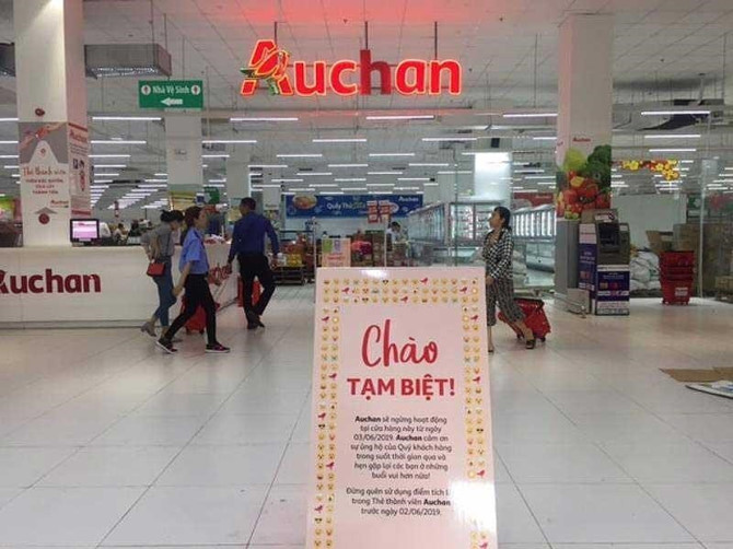 Khó hiểu thương vụ bán 18 siêu thị Auchan Việt Nam - ảnh 1