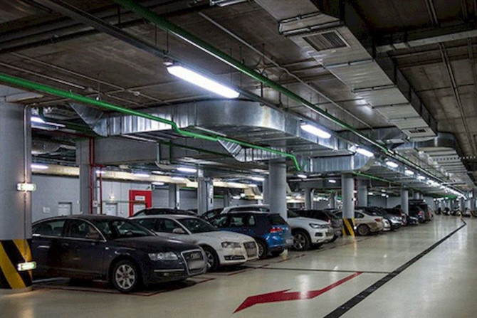Hà Nội đang thiếu những bãi gửi xe cho người dân. Ảnh: Linh Đan.