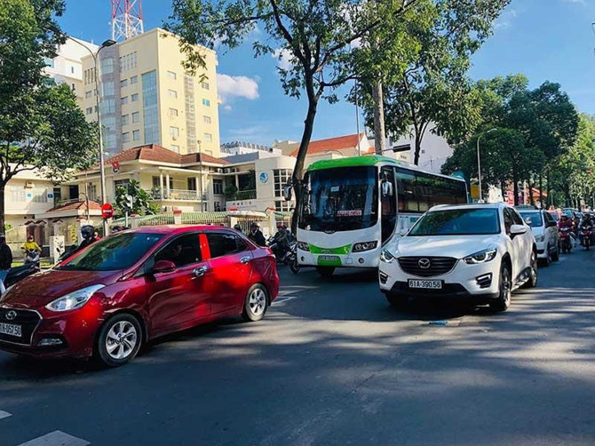 Băn khoăn mở là n đưá»ng ưu tiên cho xe buýt - ảnh 2