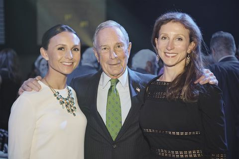 Bloomberg v&Atilde;&nbsp; hai c&Atilde;&acute; con g&Atilde;&iexcl;i, Emma (b&Atilde;&ordf;n tr&Atilde;&iexcl;i) v&Atilde;&nbsp;