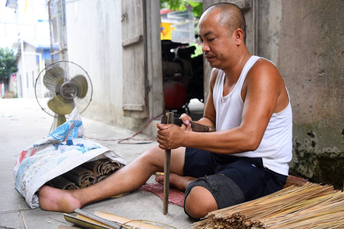L&agrave;ng nghề hơn 100 năm l&agrave;m tăm hương ở H&agrave; Nội