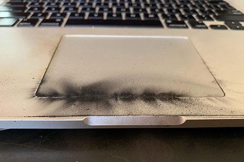 Ph&aacute;&ordm;&sect;n trackpad c&aacute;&raquo;&sect;a m&Atilde;&iexcl;y b&aacute;&raquo;‹ ch&Atilde;&iexcl;y. &aacute;&ordm;&cent;nh: Steven Gagne
