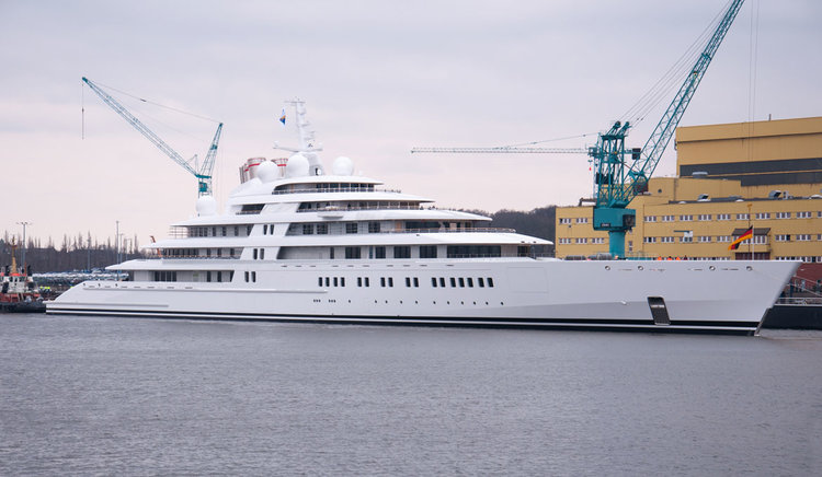 The owner of the 0 million Azzam yacht is unclear, but many speculate it is owned by the royal family of Abu Dhabi.