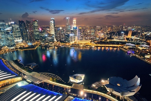 Cấm tụ tập sau 22 giờ ở Singapore giúp duy trì trật tự và đảm bảo an ninh nơi công cộng. Ảnh: The Finder.