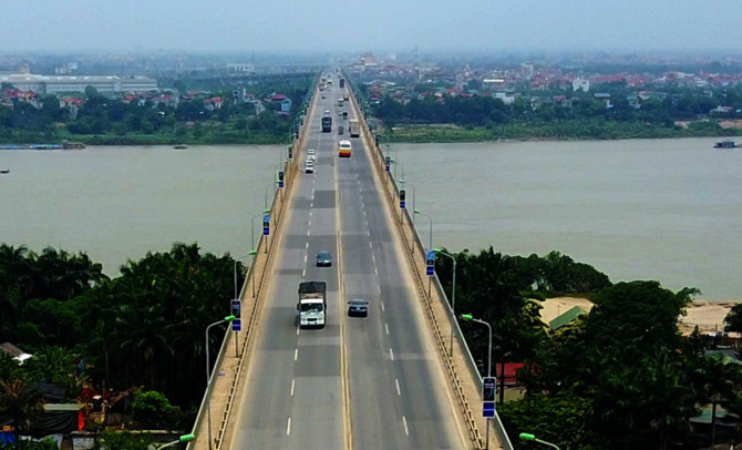 Mặt cầu Thăng Long lại xuất hiện nhiều vết hằn lún