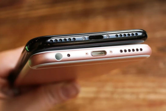 Thanh tri Samsung tu bo, giac cam tai nghe se bien mat tren smartphone hinh anh 3 