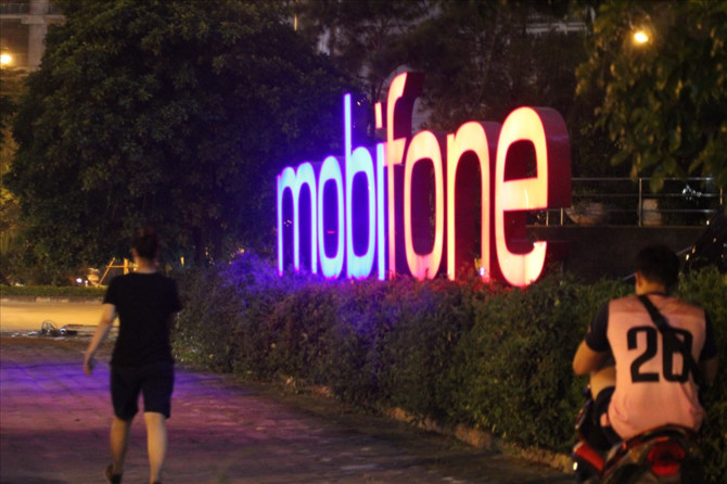 Tòa nhà Mobifone tối 26.8. Ảnh T.Vương