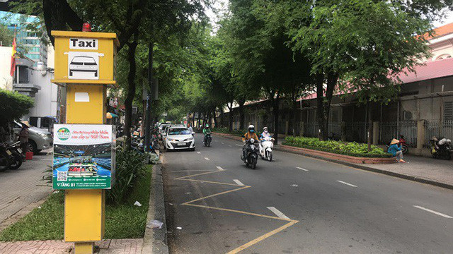 Cận cảnh những điểm đón taxi hoang phế ở Sài Gòn - Ảnh 8. Cận cảnh những điểm đón taxi hoang phế ở Sài Gòn - Ảnh 8.