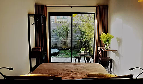 C&ocirc;ng suất buồng ph&ograve;ng ở Đ&agrave; Nẵng đạt 65% v&agrave;o dịp 2/9 năm 2018. Cũng đợt lễ Quốc kh&aacute;nh năm 2018, t&agrave;nh phố đ&oacute;n gần 160.000 lượt du kh&aacute;ch. Tổng lượng kh&aacute;ch lưu tr&uacute; tại đ&acirc;y ước đạt gần 48.000 lượt, tăng 18,8 % so với c&ugrave;ng kỳ năm 2017.