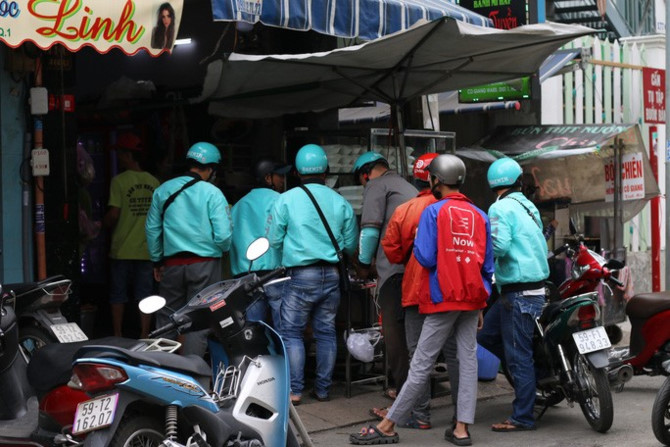 Hàng quán đắt khách nhờ lên app gọi món - Ảnh 2. Hàng quán đắt khách nhờ lên app gọi món - Ảnh 2.