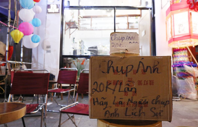Chợ Trung thu ken đặc người