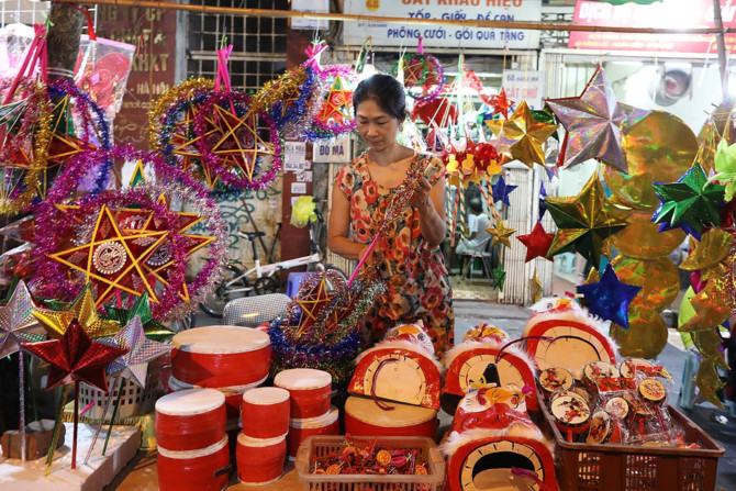Chợ Trung thu ken đặc người