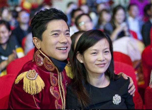 Bản lĩnh của cô vợ hô biến anh chồng nghèo thành tỷ phú top thế giới, về nhà vẫn một phép cô ấy mới là chủ tịch của tôi - Ảnh 4. Bản lĩnh của cô vợ hô biến anh chồng nghèo thành tỷ phú top thế giới, về nhà vẫn một phép cô ấy mới là chủ tịch của tôi - Ảnh 4.