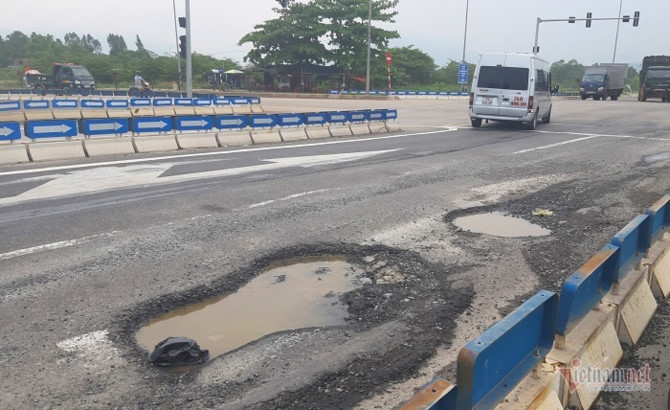 Ổ gà, ổ voi tái xuất trên cao tốc 34.000 tỷ Đà Nẵng - Quảng Ngãi