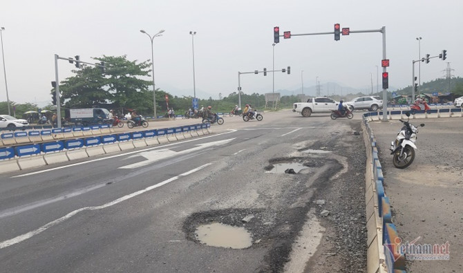 Ổ gà, ổ voi tái xuất trên cao tốc 34.000 tỷ Đà Nẵng - Quảng Ngãi