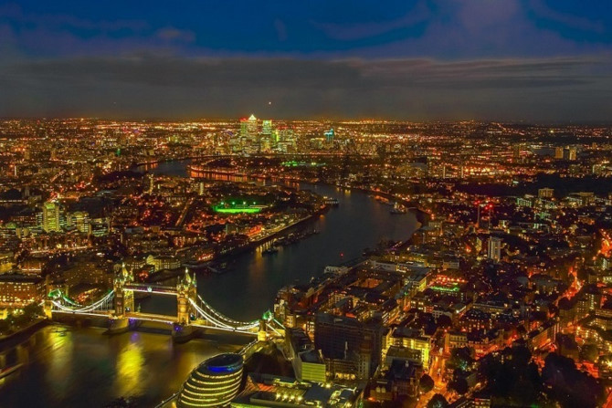 Th&agrave;nh phố London nh&igrave;n từ tr&ecirc;n cao trong đ&ecirc;m. Ảnh:
