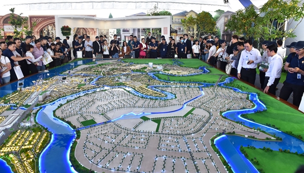 Đồng Nai: Lợi thế vàng phát triển đô thị sinh thái Hàng ngàn khách hàng tham quan và tìm hiểu không gian sống xanh tại Aqua City trong khuôn khổ triển lãm Novaland Expo 2019.