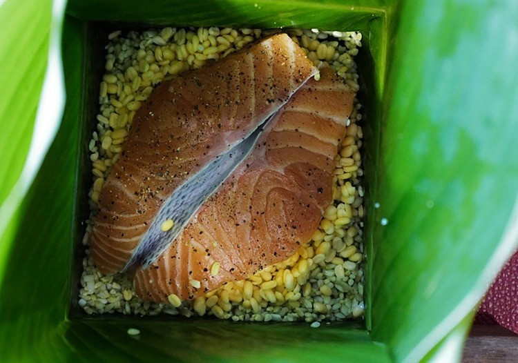 B&aacute;nh chưng c&aacute; hồi. Ảnh: Ngọc Th&agrave;nh.&nbsp;