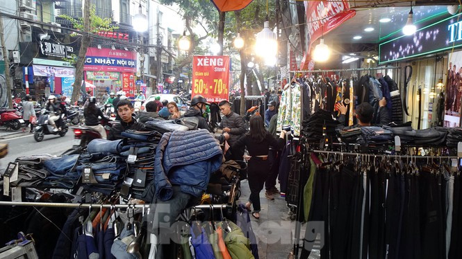 Đổ xô mua hàng thời trang