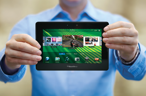 Máy tính bảng BlackBerry PlayBook chạy trên hệ điều hành QNX, tiền thân của BB 10. Ảnh: TheUnlkr.
