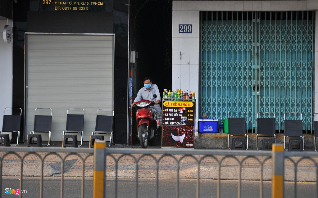 Nguoi TP.HCM dong cua o nha, duong pho vang lang hinh anh 9 okk_zing.jpg