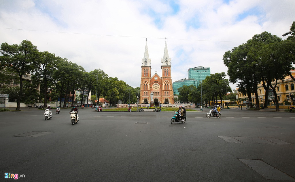Nguoi TP.HCM dong cua o nha, duong pho vang lang hinh anh 2 v1_zing.jpg