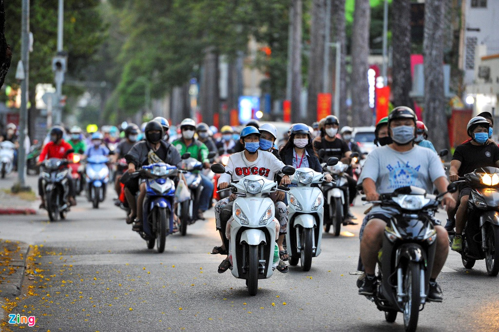 Duong pho TP.HCM dong duc trong thoi gian cach ly toan xa hoi hinh anh 6 SGDD_zing_10_.JPG