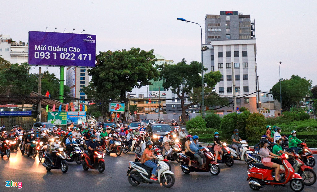 Duong pho TP.HCM dong duc trong thoi gian cach ly toan xa hoi hinh anh 9 SGDD_zing_2_.jpg