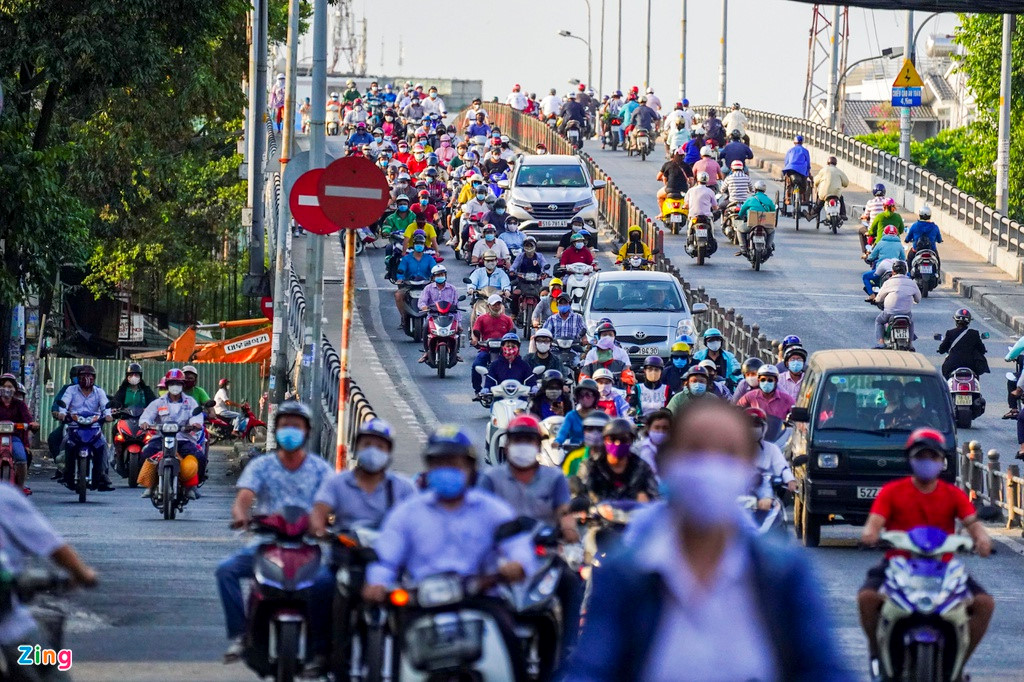 Duong pho TP.HCM dong duc trong thoi gian cach ly toan xa hoi hinh anh 2 SGDD_zing_3_.JPG