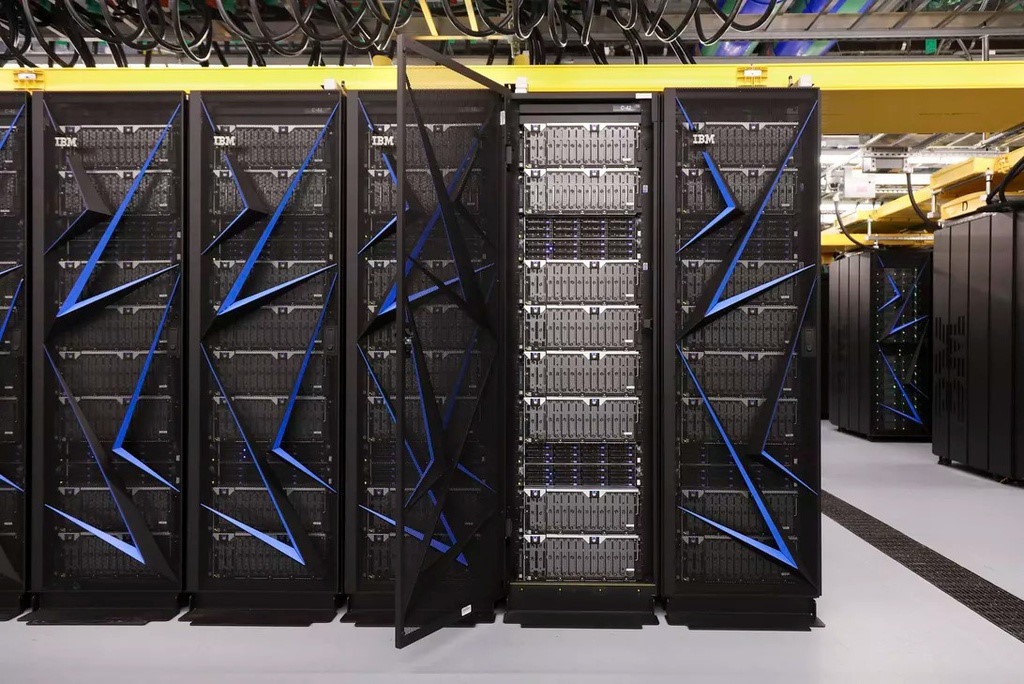 Co may manh nhat the gioi dang doi dau virus corona hinh anh 2 summit_supercomputer_side_view_wide_shot.jpg