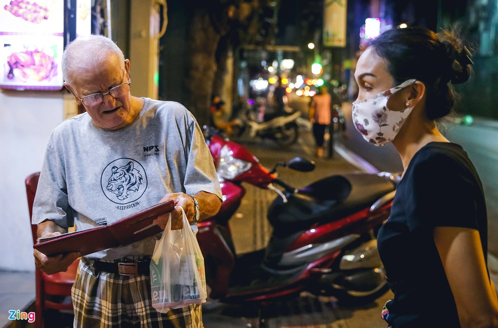 Pho Tay Bui Vien van diu hiu sau khi het cach ly xa hoi hinh anh 10 bv10_zing.jpg
