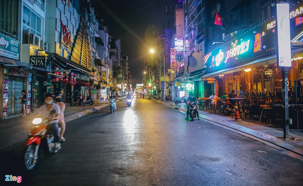 Pho Tay Bui Vien van diu hiu sau khi het cach ly xa hoi hinh anh 8 bv8_zing.jpg
