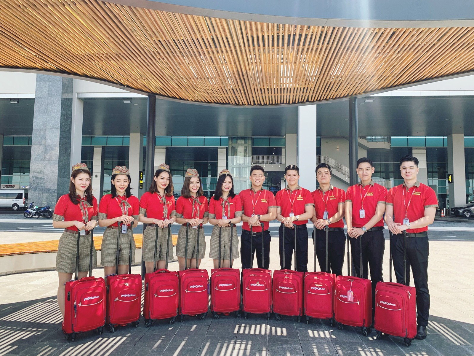 Bay khắp Việt Nam c&ugrave;ng 53 đường bay si&ecirc;u hấp dẫn của Vietjet