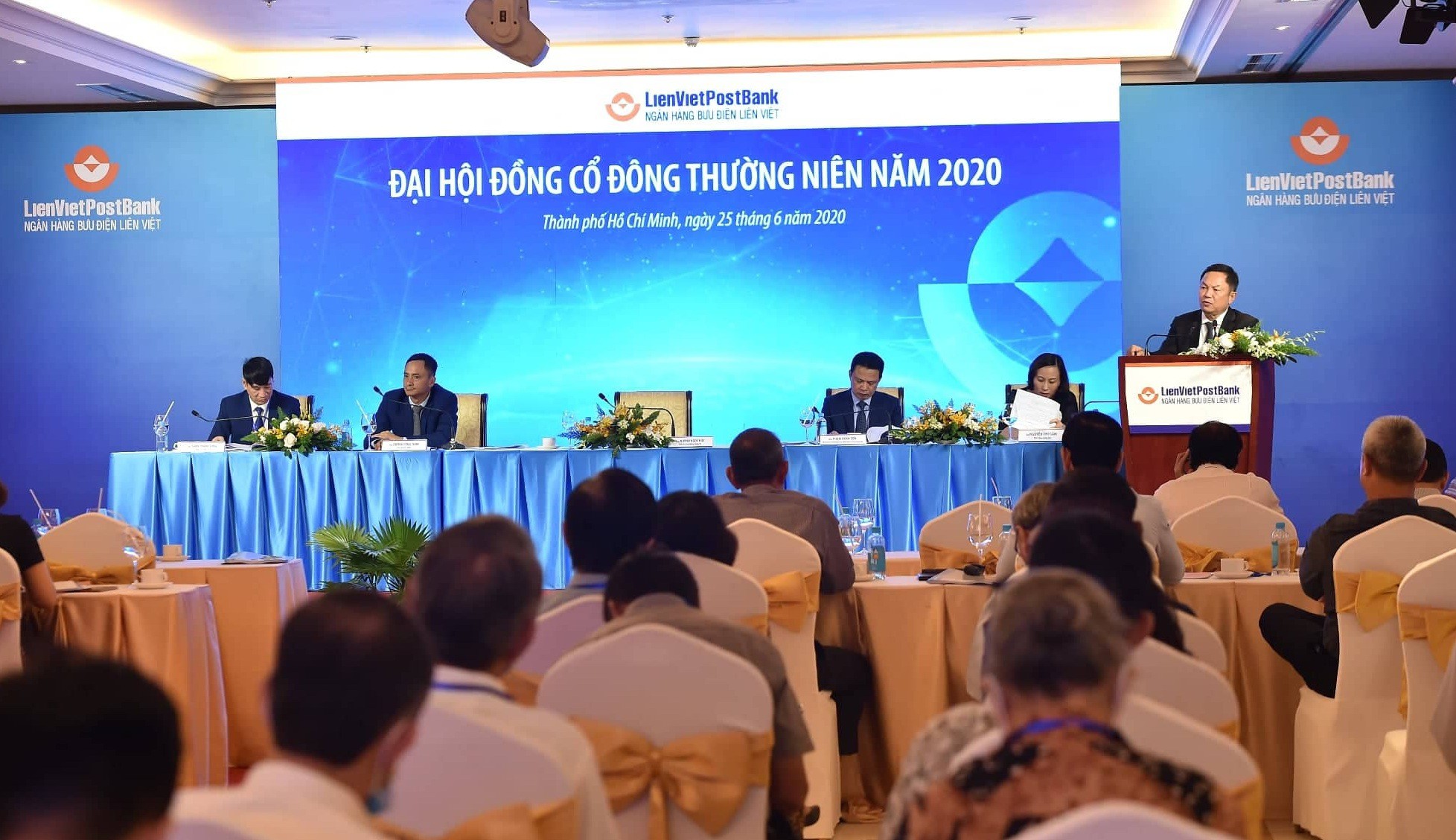 HOSE đã nhận hồ sơ đăng ký niêm yết cổ phiếu LPB của LienVietPostBank