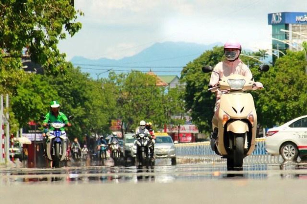 Bắc Bộ có mưa dông, Trung Bộ tiếp tục nắng nóng