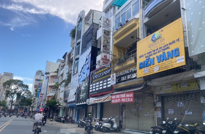 Nhà phố tiền tỷ “thi nhau” đóng cửa, treo biển cho thuê ở trung tâm Sài Gòn