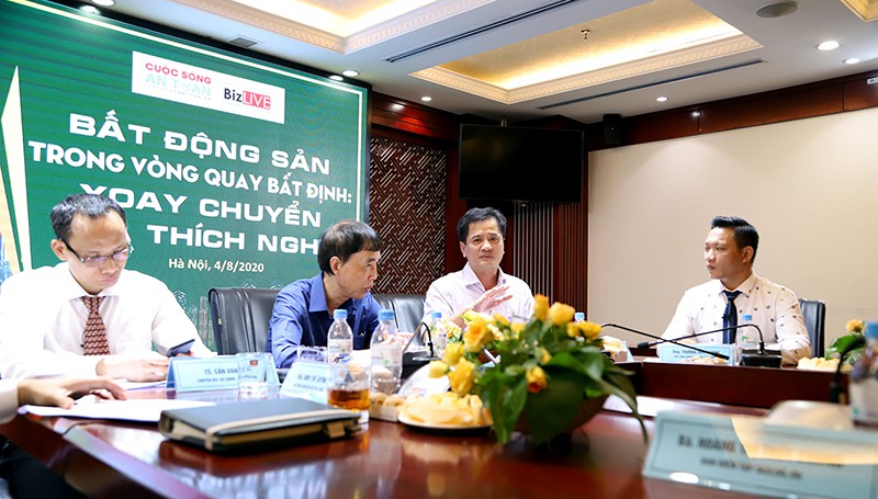 Bất động sản trước tình thế “nội công, ngoại kích”