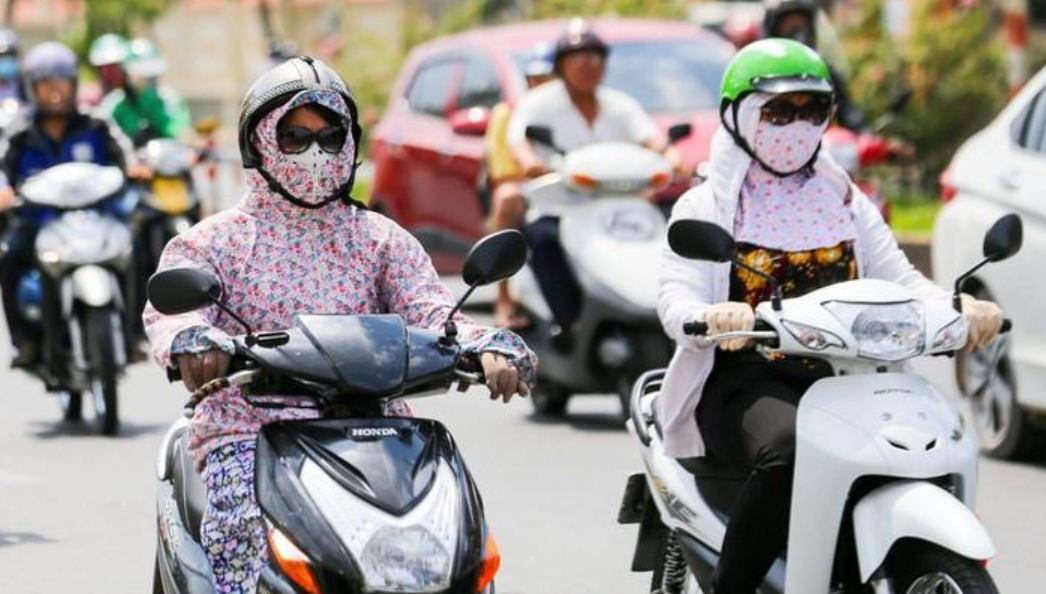 Hà Nội ngày nắng nóng, chiều tối và đêm có mưa rào
