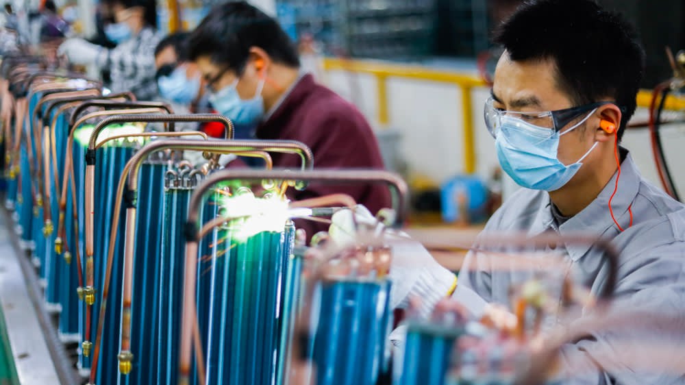 Sản xuất Trung Quốc bất ngờ tăng trưởng mạnh trong tháng 7/2020
