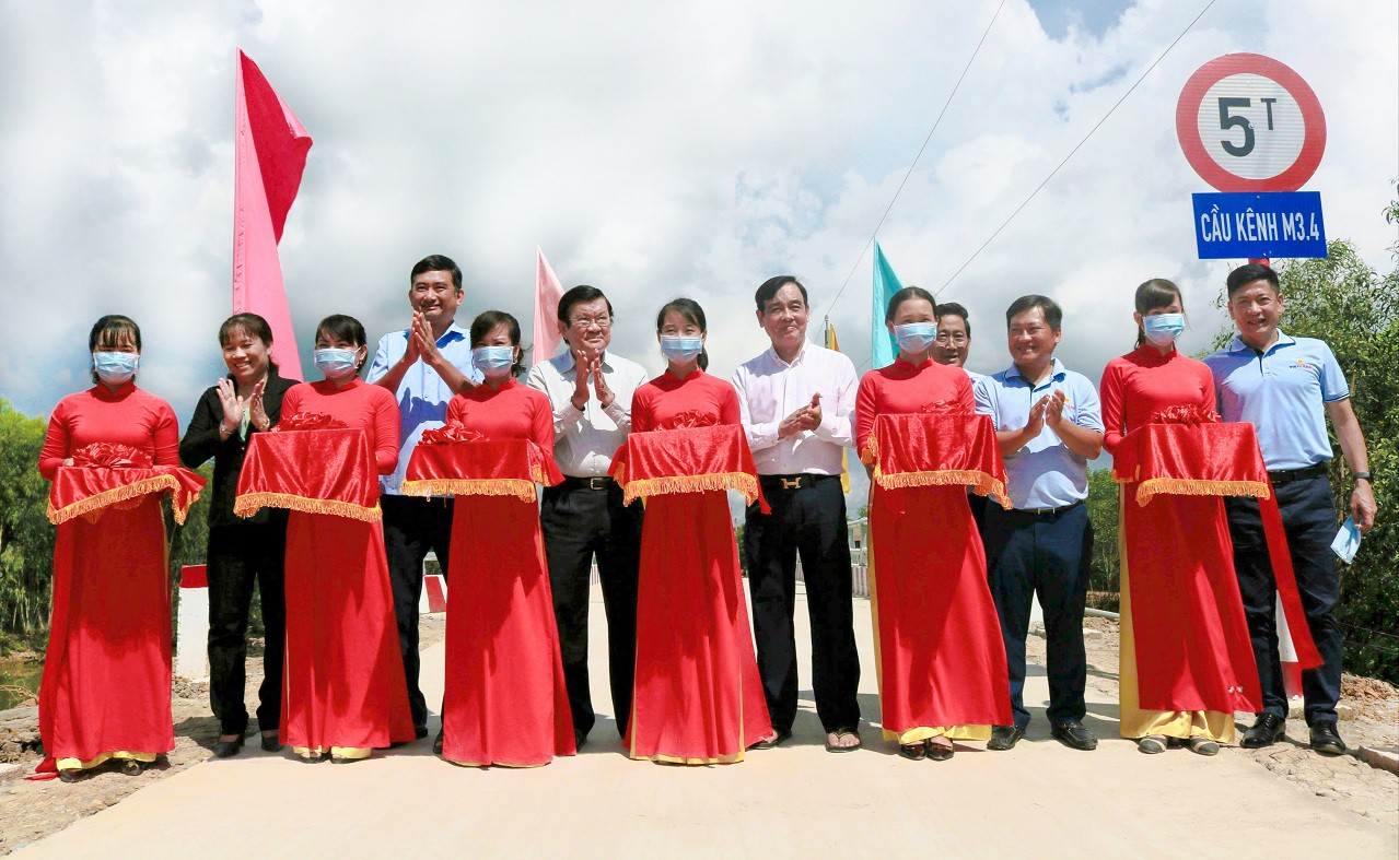 Vietbank tài trợ 5 tỷ đồng xây 6 cầu ở xã biên giới tỉnh Long An