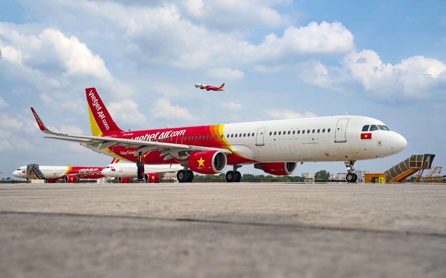 Sáu tháng, Vietjet lỗ vận chuyển hàng không chưa tới 1.500 tỷ, mức tích cực so với các hãng trên thế giới