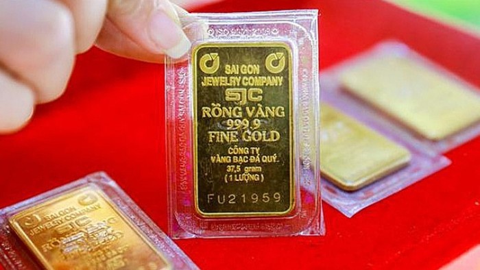 Vàng SJC tăng mạnh bất chấp giá vàng thế giới tiếp tục đi xuống