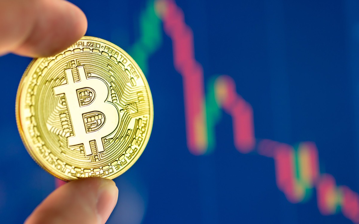 Bitcoin tiếp tục giảm giá mạnh