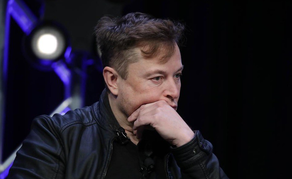 Elon Musk mất ngôi người giàu nhất thế giới khi tài sản “bốc hơi” 13,5 tỷ USD